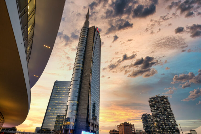 piazza gae aulenti milano