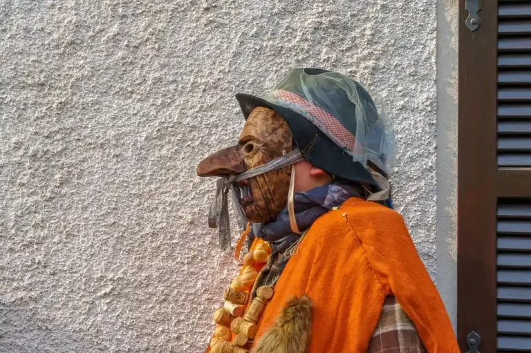 maschere di legno carnvela schignano