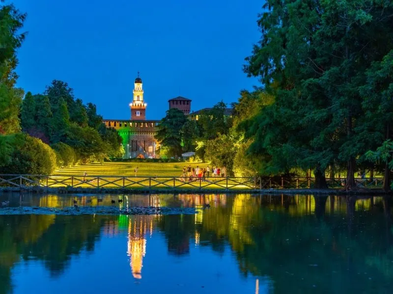 castello sforzesco di notte