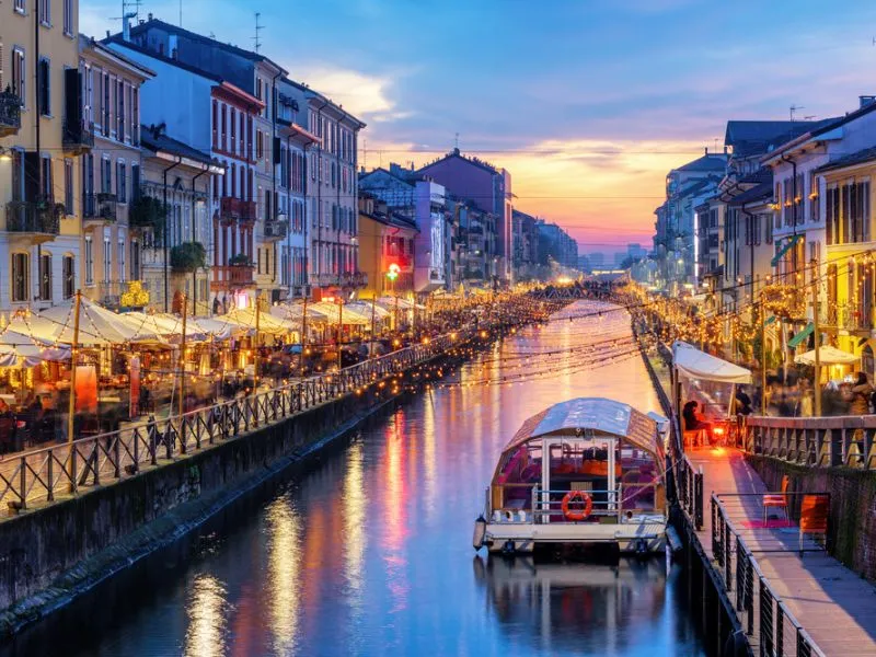 navigli di milano al tramonto
