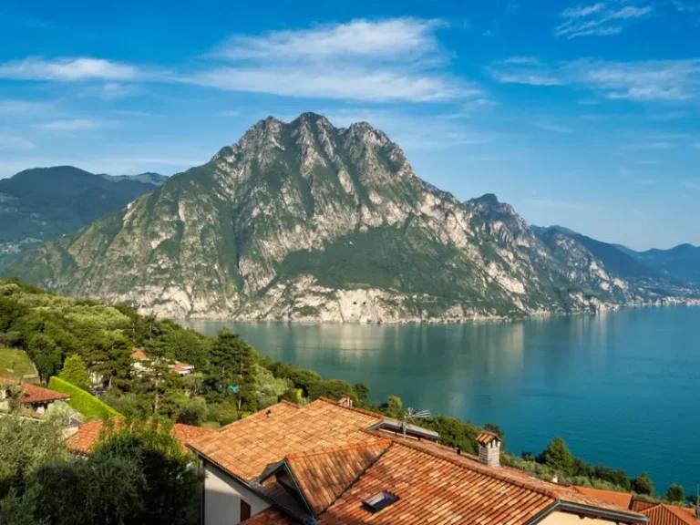 Spiaggia di Riva di Solto Dove Si Trova, Come Arrivare e Cosa Sapere