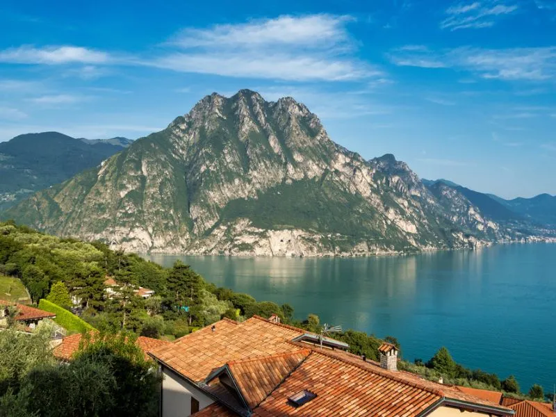 Spiaggia di Riva di Solto Dove Si Trova, Come Arrivare e Cosa Sapere