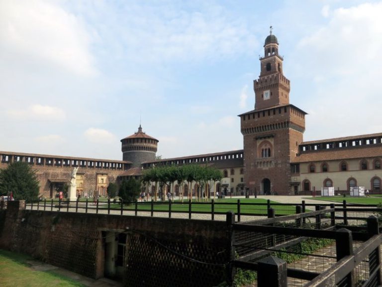cinema all'aperto castello sforzesco
