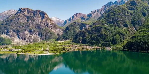 Lago di Mezzola: spiagge, passeggiate e cosa vedere