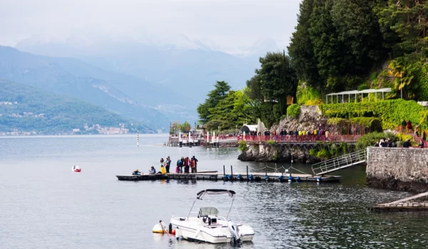 giro in barca sul lago di como